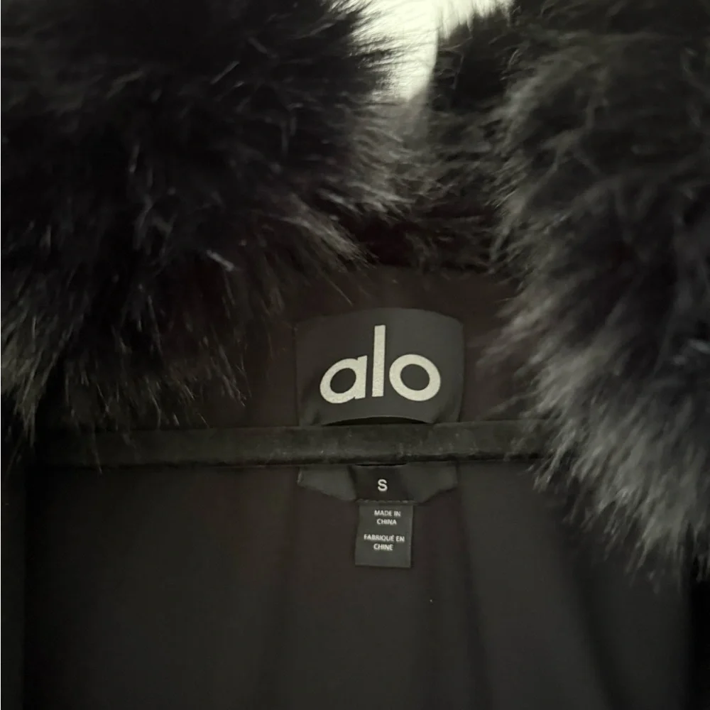 ALO Yoga Opulent Faux Fur Cropped Jacket Black